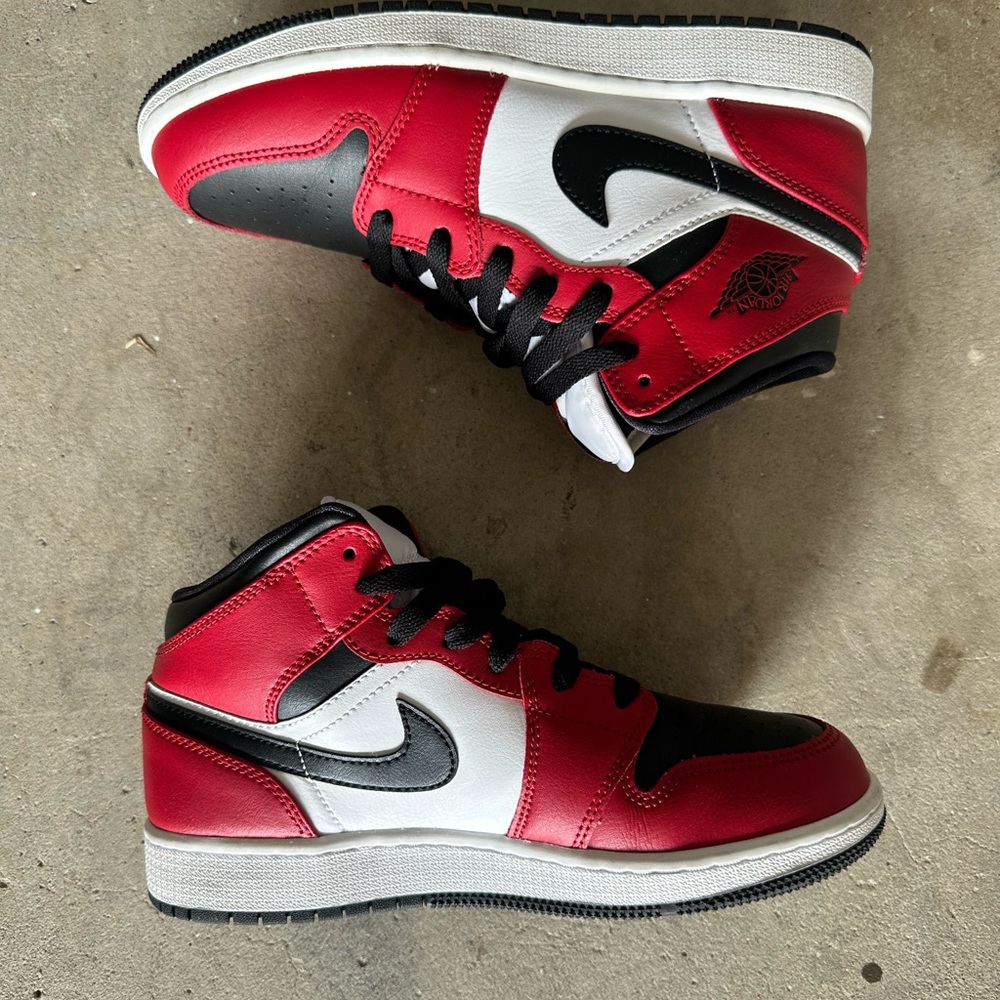 Jordan 1 ‘Chicago Toe’
Pre-owned
Box Included